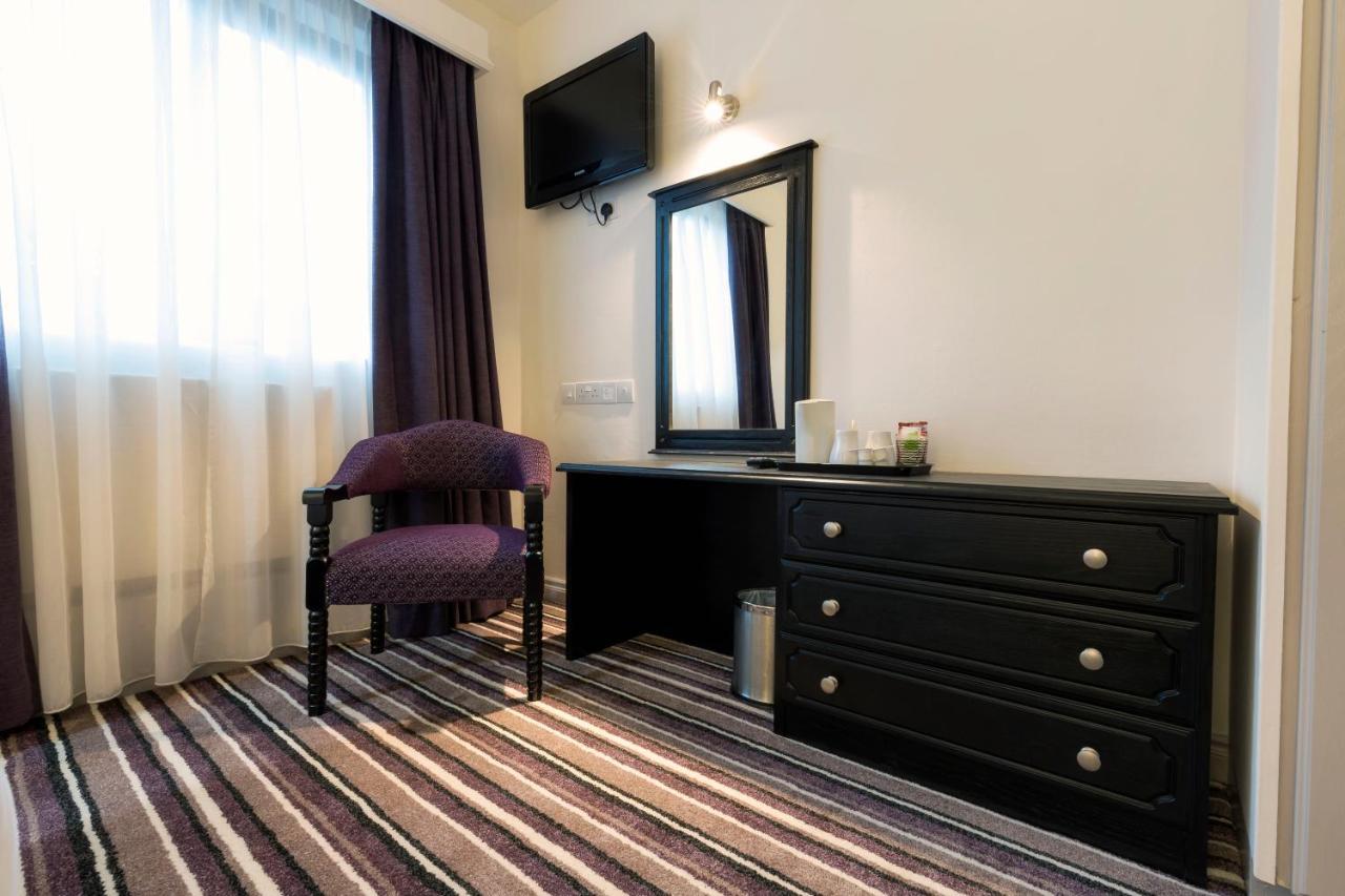 Ivy Tower Hotel Castlebar Exteriör bild